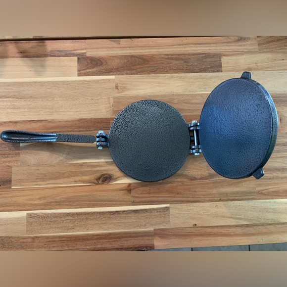 Alpha Living Cast Iron Tortilla Press |New with box|NWOT - Picture 4 of 7